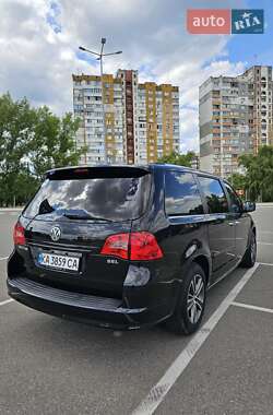 Минивэн Volkswagen Routan 2013 в 