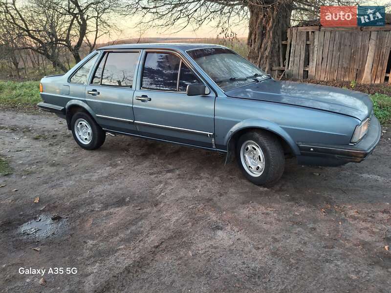 Седан Volkswagen Santana 1984 в Иваничах