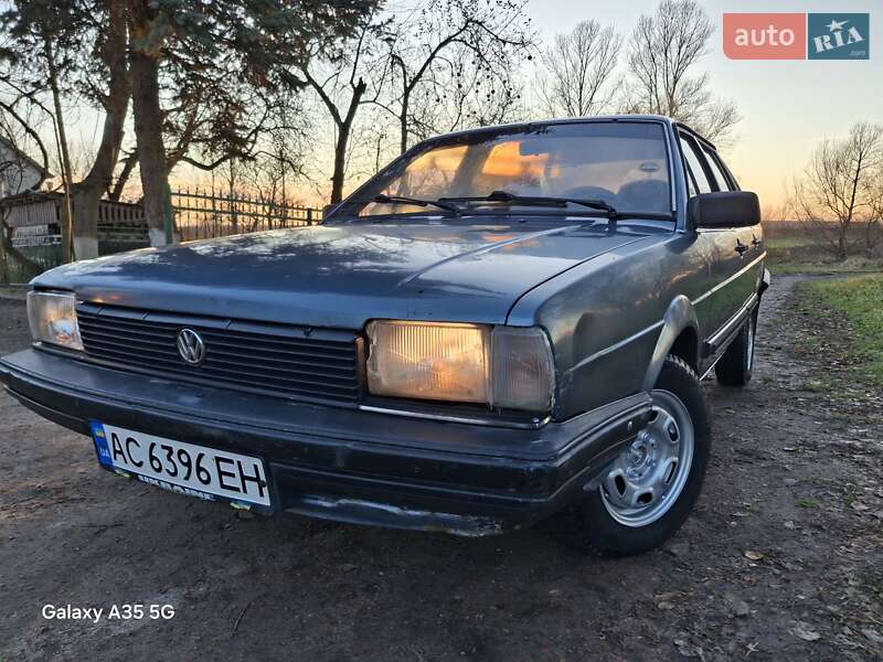 Седан Volkswagen Santana 1984 в Иваничах
