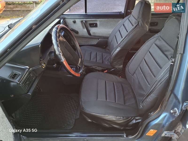 Седан Volkswagen Santana 1984 в Иваничах