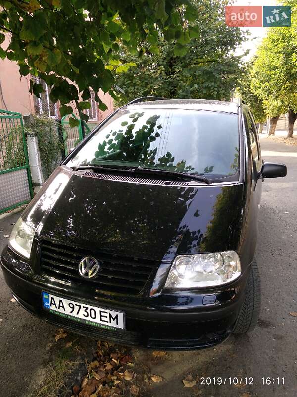 Минивэн Volkswagen Sharan 2001 в Киеве
