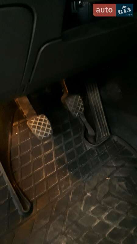 Минивэн Volkswagen Sharan 2012 в Каменском