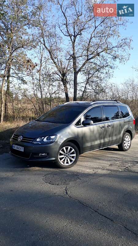 Минивэн Volkswagen Sharan 2012 в Каменском