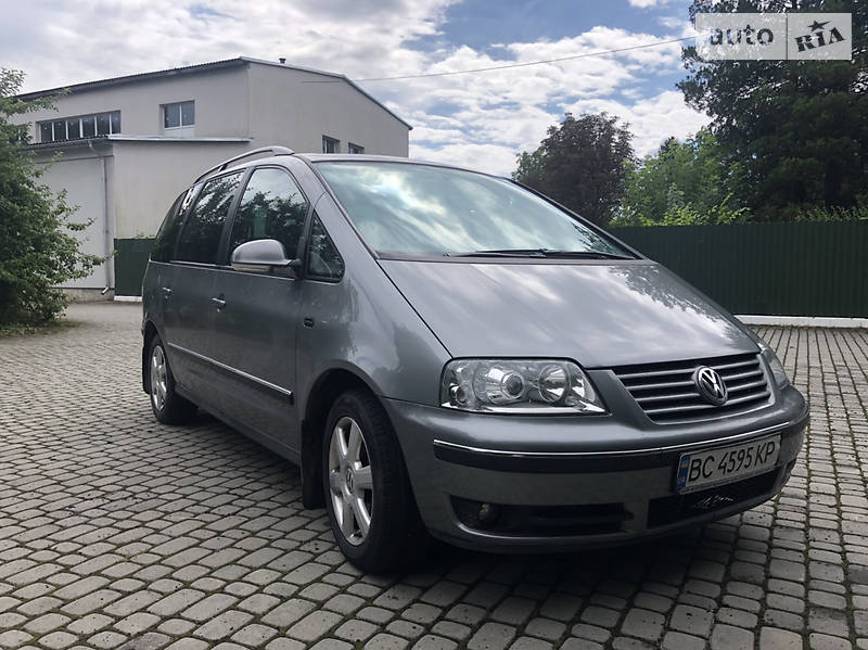 Минивэн Volkswagen Sharan 2005 в Городке