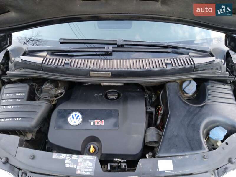 Минивэн Volkswagen Sharan 2002 в Черновцах