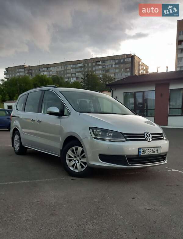 Минивэн Volkswagen Sharan 2011 в Ровно