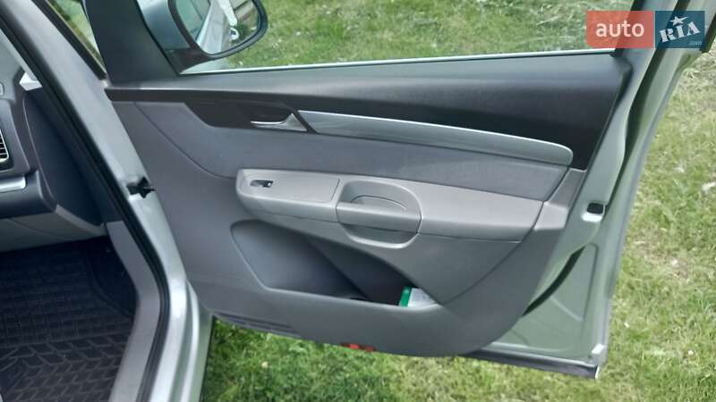 Минивэн Volkswagen Sharan 2011 в Ровно