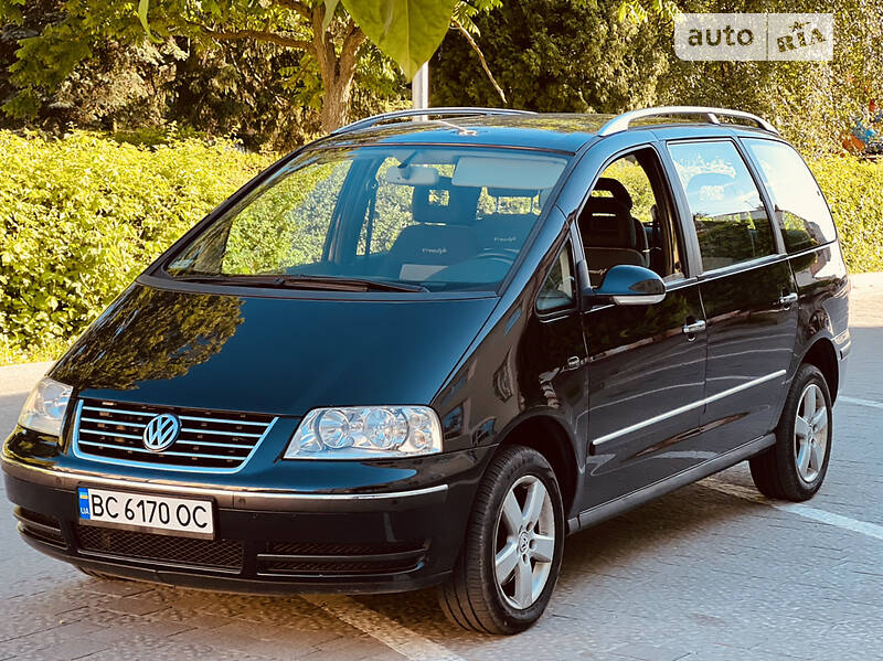 Минивэн Volkswagen Sharan 2007 в Городке