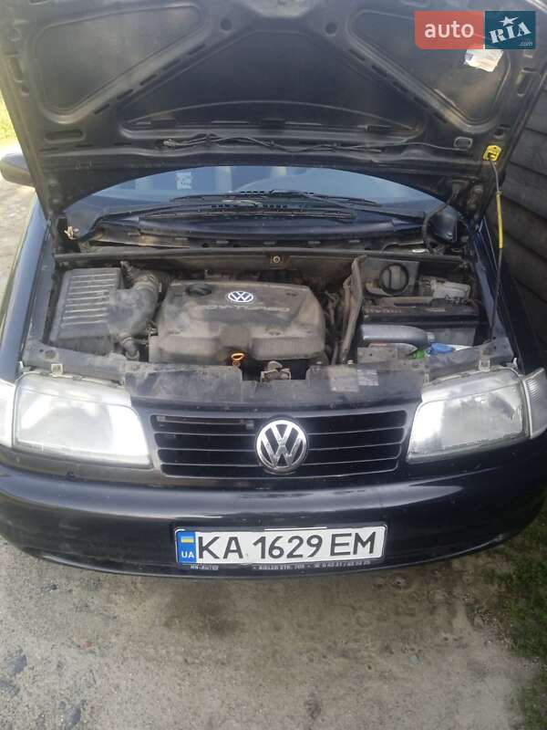 Минивэн Volkswagen Sharan 1999 в Тростянце