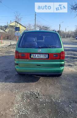 Минивэн Volkswagen Sharan 2001 в Киеве