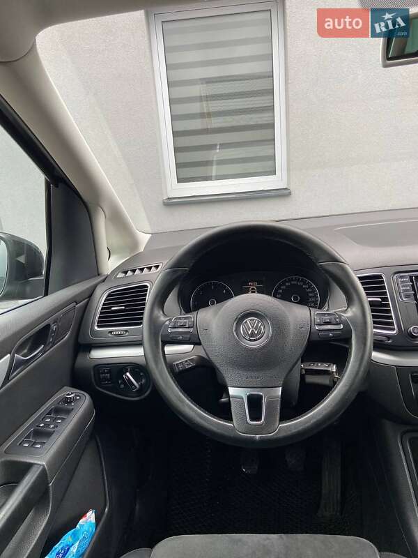 Минивэн Volkswagen Sharan 2011 в Дубно
