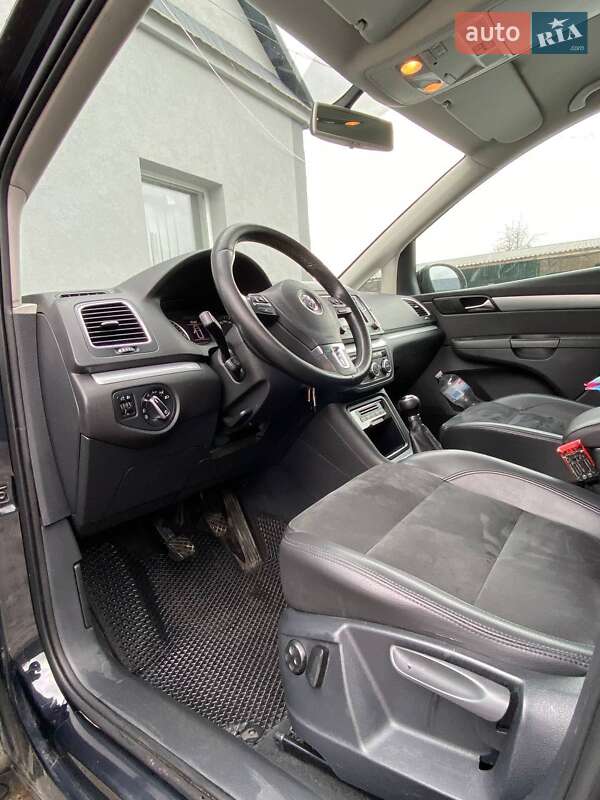 Минивэн Volkswagen Sharan 2011 в Дубно