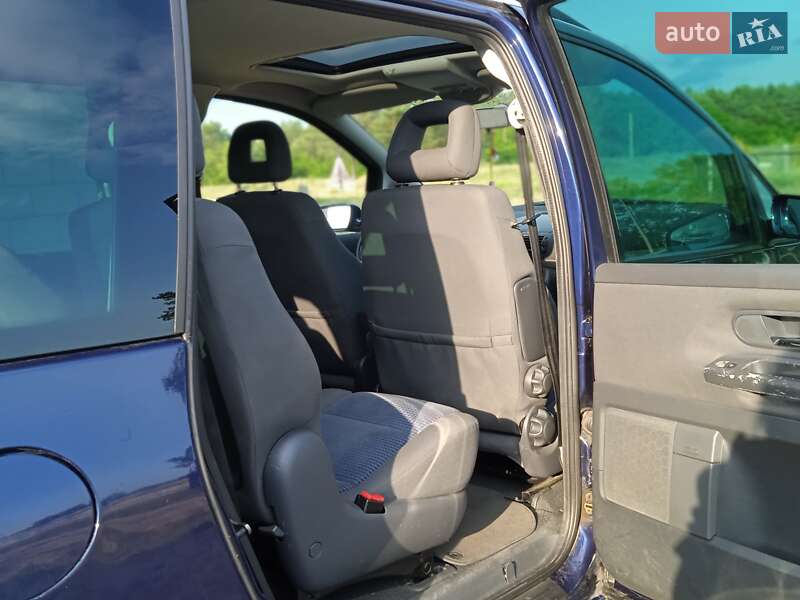 Минивэн Volkswagen Sharan 2002 в Старой Выжевке