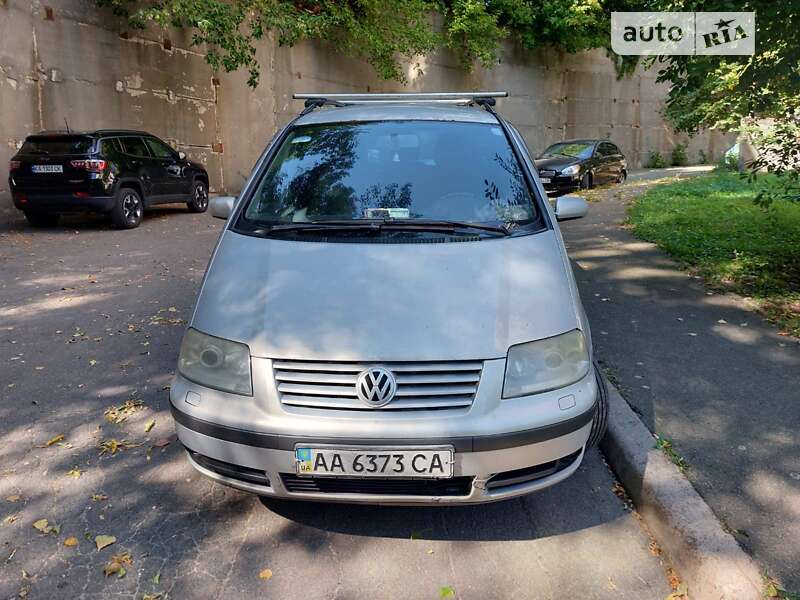 Минивэн Volkswagen Sharan 2003 в Киеве