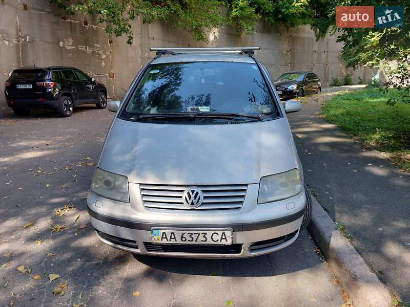 Минивэн Volkswagen Sharan 2003 в Киеве