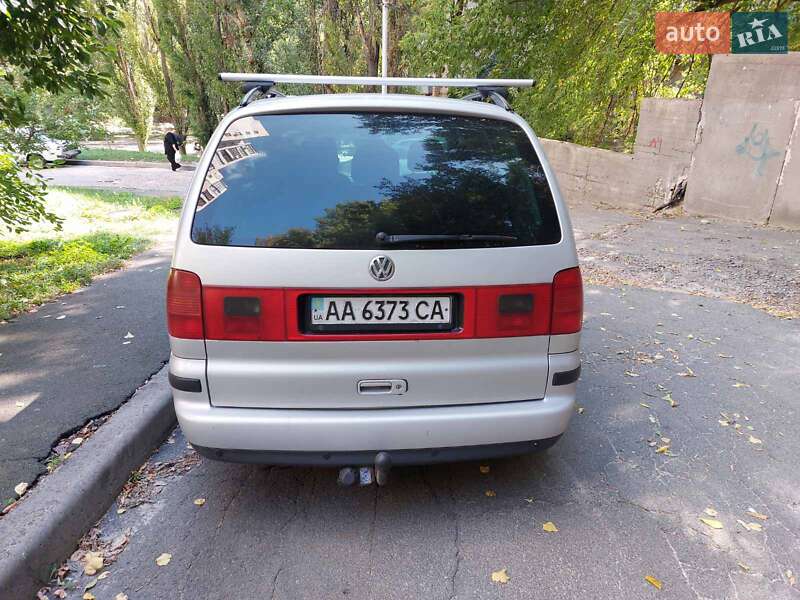 Минивэн Volkswagen Sharan 2003 в Киеве