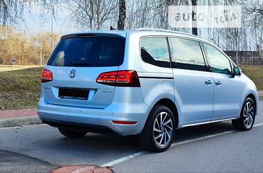 Минивэн Volkswagen Sharan 2017 в Киеве