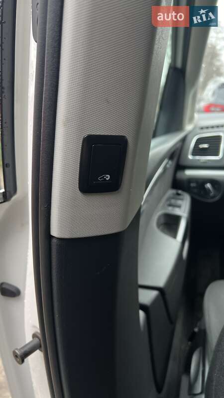 Мінівен Volkswagen Sharan 2012 в Житомирі