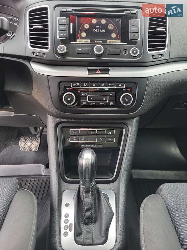 Минивэн Volkswagen Sharan 2012 в Хмельницком