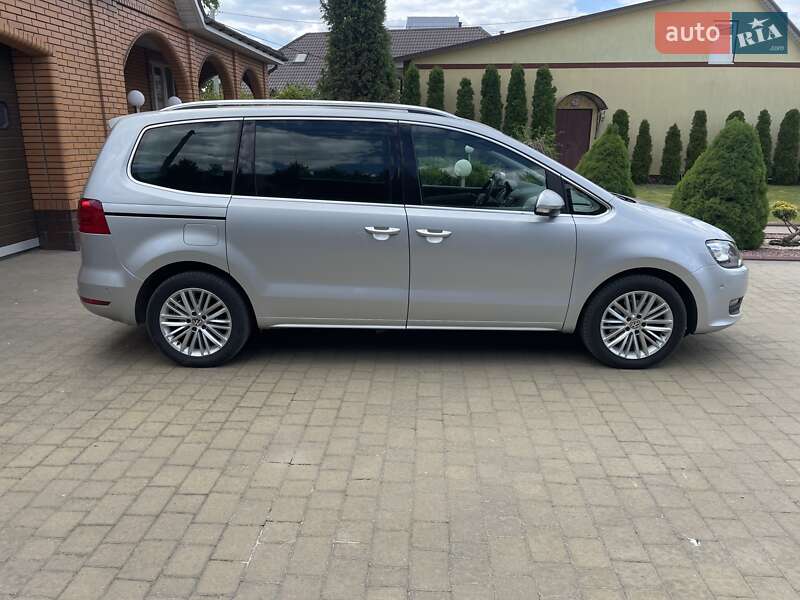 Мінівен Volkswagen Sharan 2015 в Житомирі
