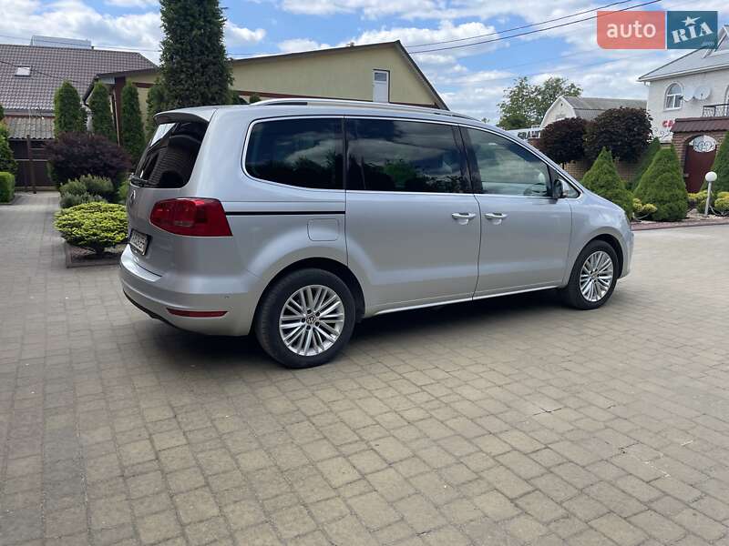 Мінівен Volkswagen Sharan 2015 в Житомирі