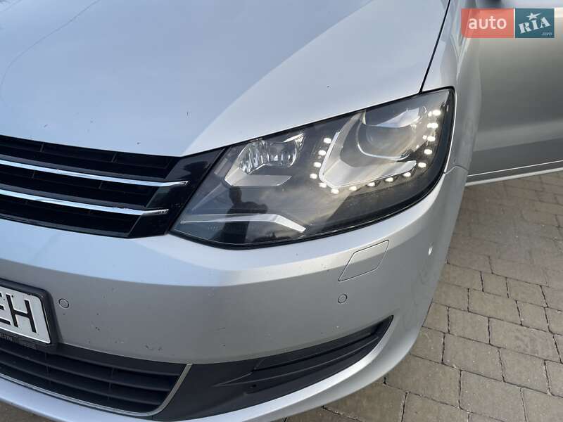 Мінівен Volkswagen Sharan 2015 в Житомирі