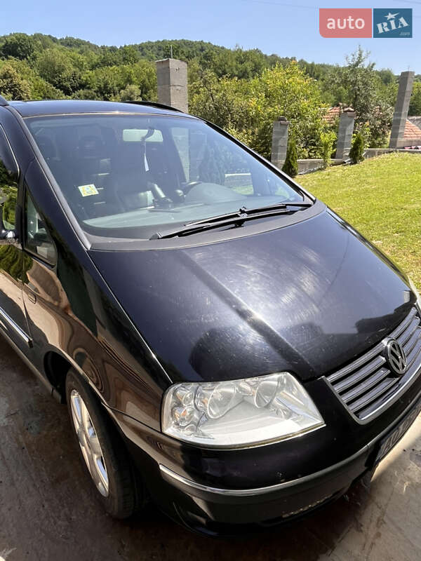 Минивэн Volkswagen Sharan 2008 в Великом Раковце