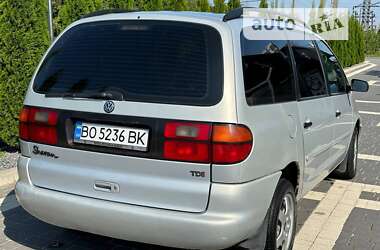 Минивэн Volkswagen Sharan 2000 в Почаеве