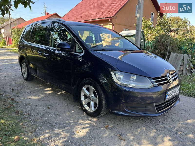 Минивэн Volkswagen Sharan 2011 в Каменском