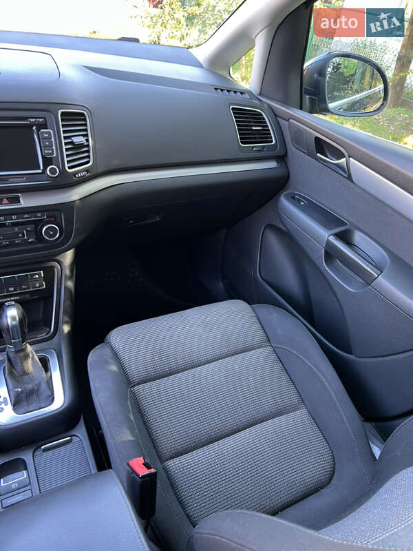 Минивэн Volkswagen Sharan 2011 в Каменском