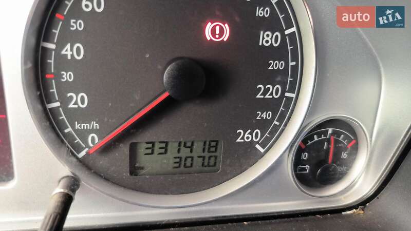 Минивэн Volkswagen Sharan 2006 в Хусте