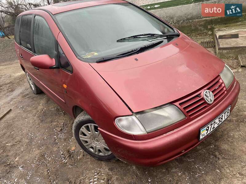 Минивэн Volkswagen Sharan 2001 в Каменке-Бугской