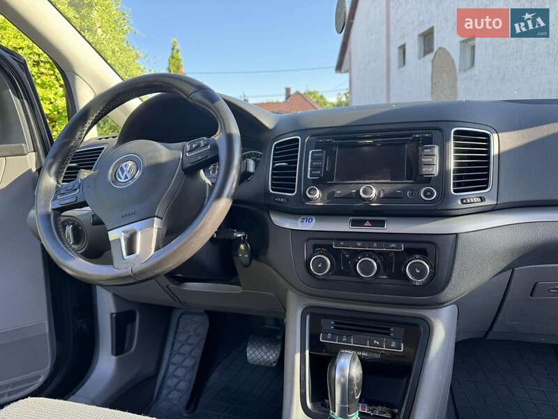 Минивэн Volkswagen Sharan 2011 в Тячеве