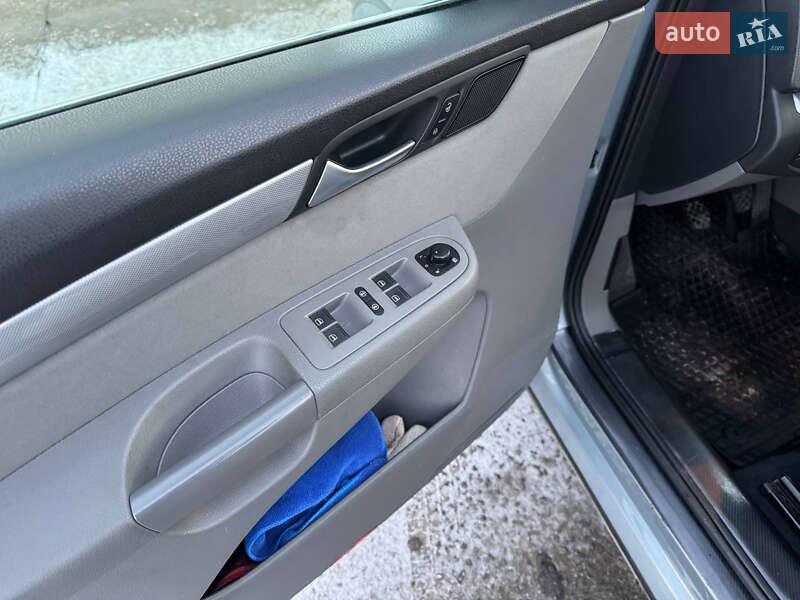 Мінівен Volkswagen Sharan 2014 в Радомишлі