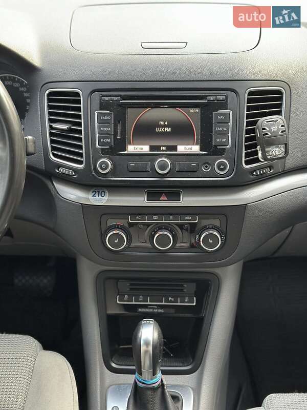 Минивэн Volkswagen Sharan 2011 в Тячеве