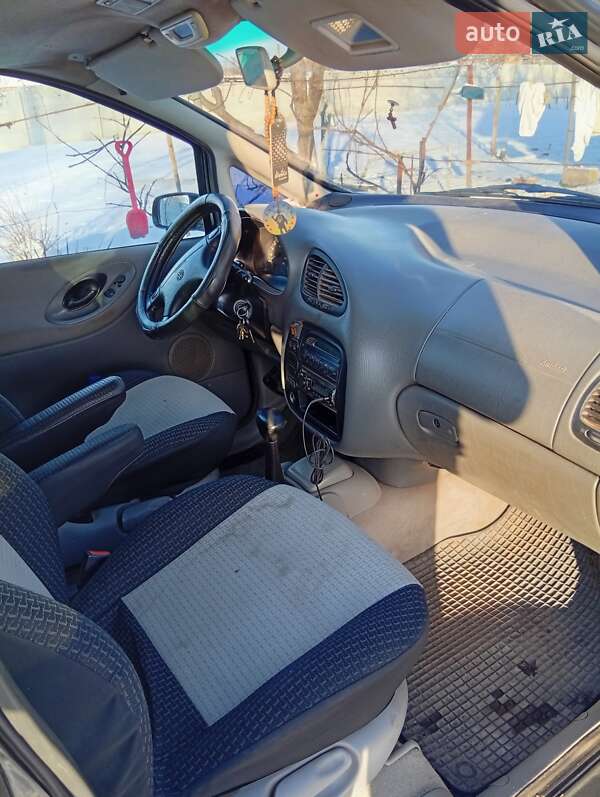 Минивэн Volkswagen Sharan 2000 в Петрове