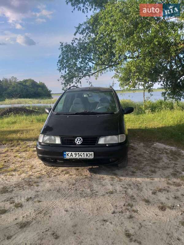 Минивэн Volkswagen Sharan 1996 в 