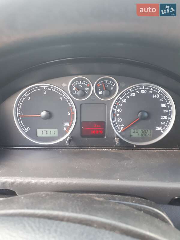 Минивэн Volkswagen Sharan 2004 в Киеве