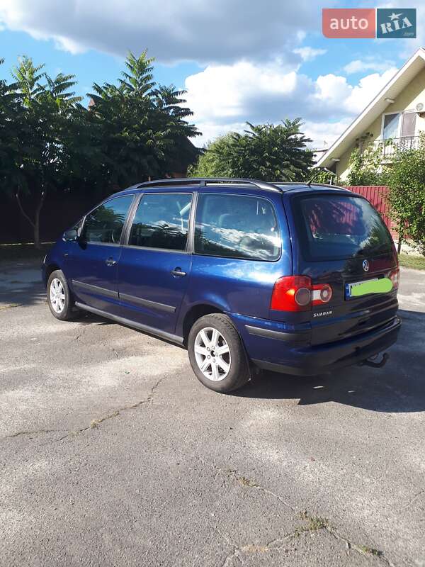 Минивэн Volkswagen Sharan 2004 в Киеве