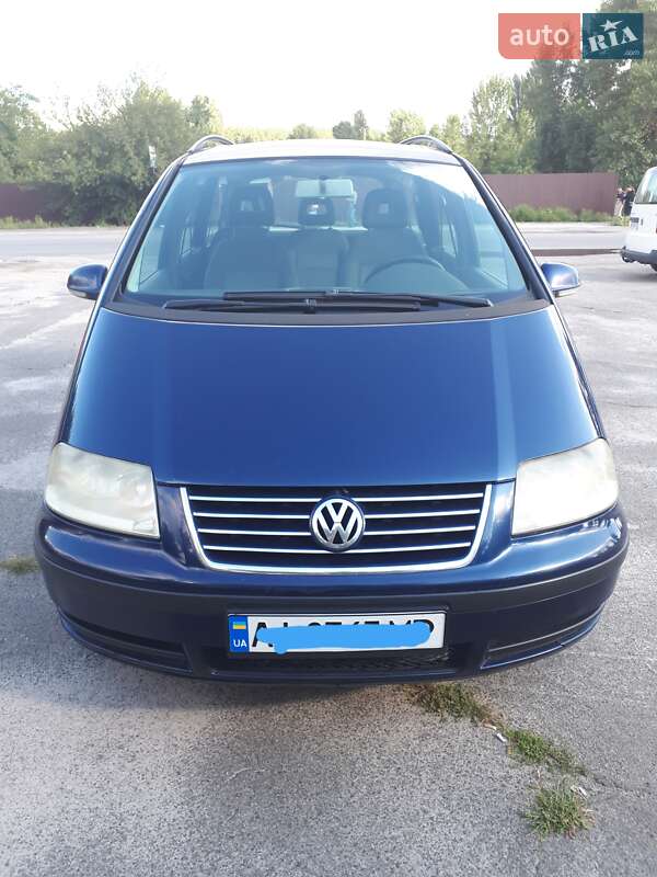 Минивэн Volkswagen Sharan 2004 в Киеве