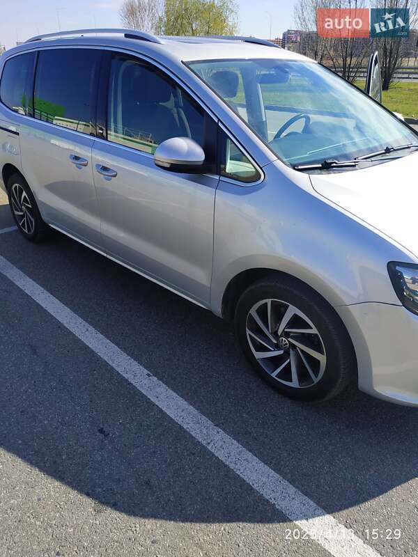 Мінівен Volkswagen Sharan 2017 в Києві