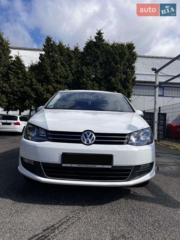 Минивэн Volkswagen Sharan 2015 в Тячеве