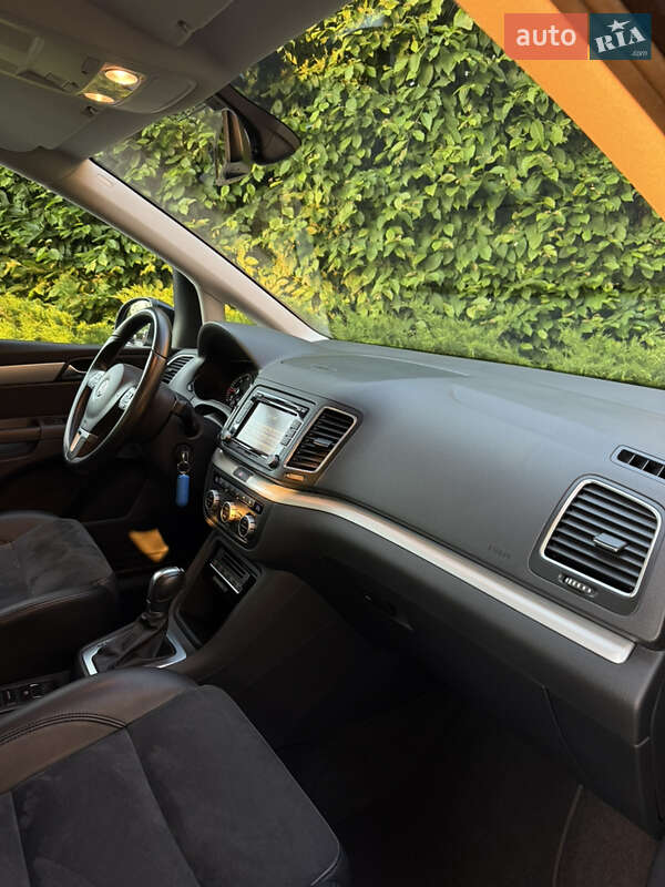 Мінівен Volkswagen Sharan 2015 в Одесі