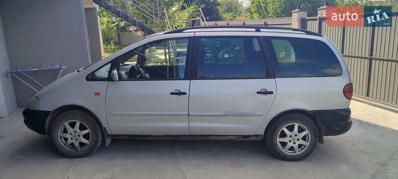 Минивэн Volkswagen Sharan 2000 в Каменец-Подольском