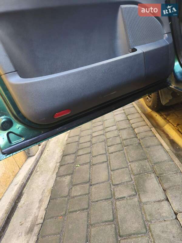 Минивэн Volkswagen Sharan 2000 в Стрые