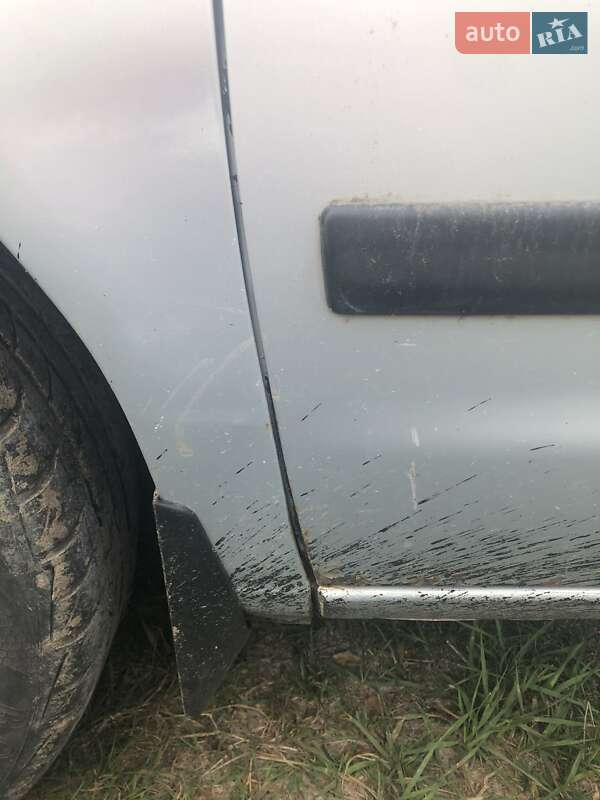 Минивэн Volkswagen Sharan 2001 в Краковце