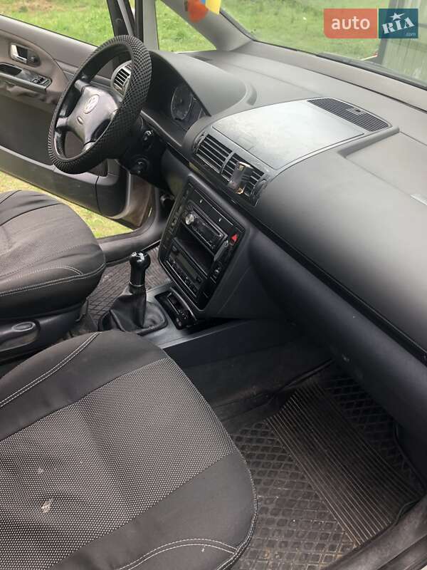 Минивэн Volkswagen Sharan 2001 в Краковце