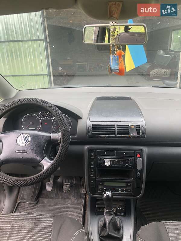 Минивэн Volkswagen Sharan 2001 в Краковце