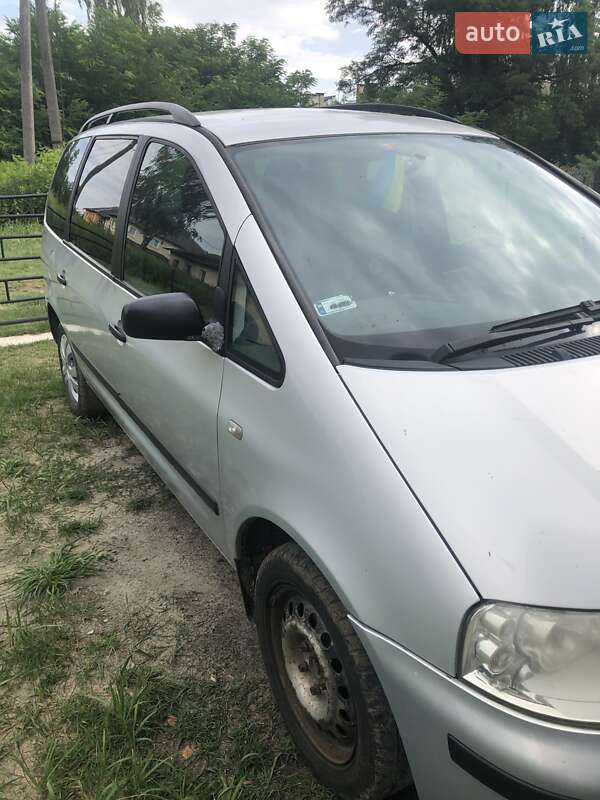 Минивэн Volkswagen Sharan 2001 в Краковце