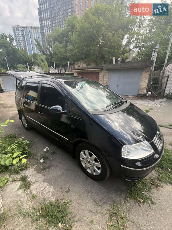 Минивэн Volkswagen Sharan 2006 в Киеве